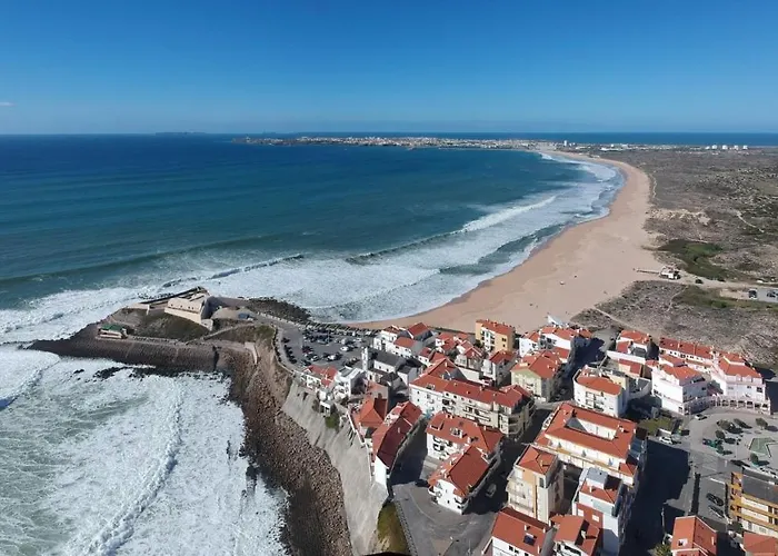 Apartment Surf And Stones